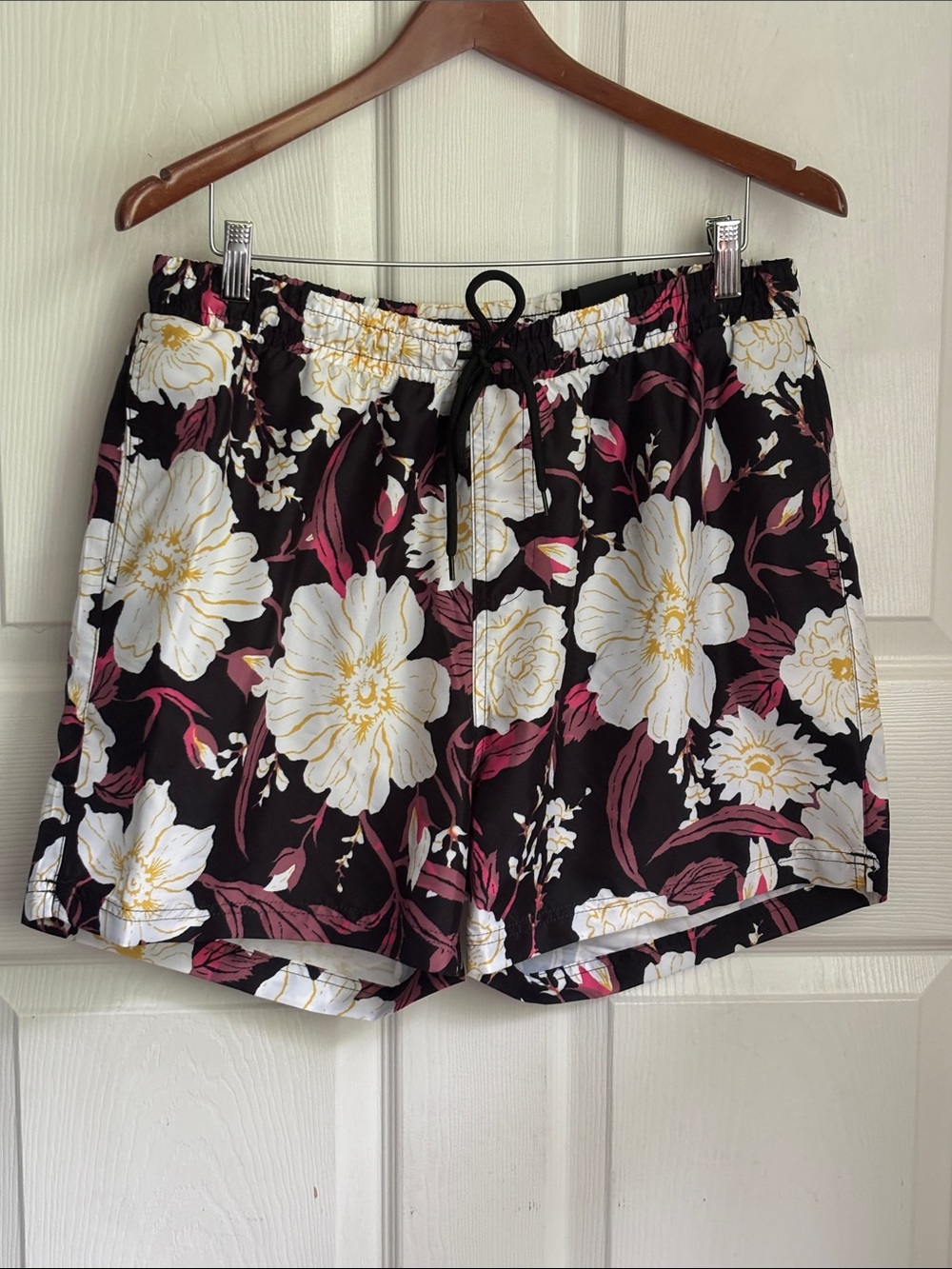 New NWT INC Quick Drying Swim Trunks Black Floral Bloom Drawstring Size Large